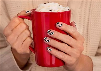 冬天美甲適合什么顏色？純色美甲跳色款式搭配圖