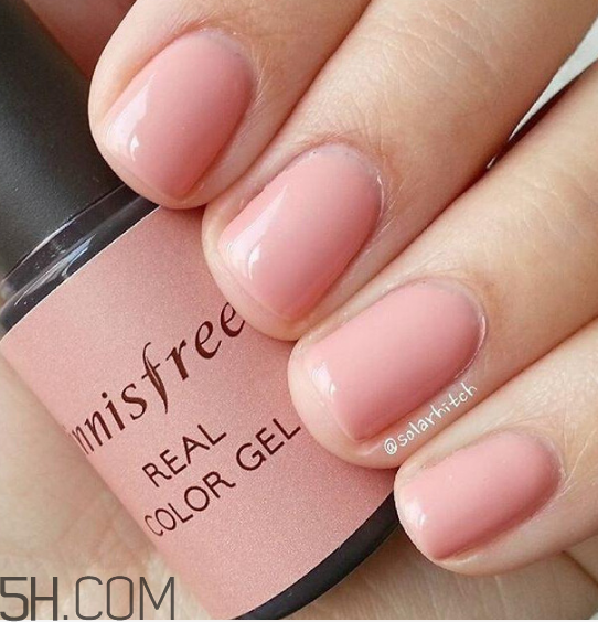 冬天美甲適合什么顏色？純色美甲跳色款式搭配圖