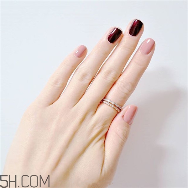 冬天美甲適合什么顏色？純色美甲跳色款式搭配圖