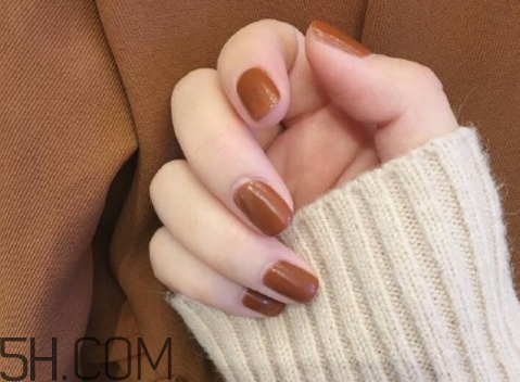 美甲后如何洗掉？秋冬焦糖色美甲圖片