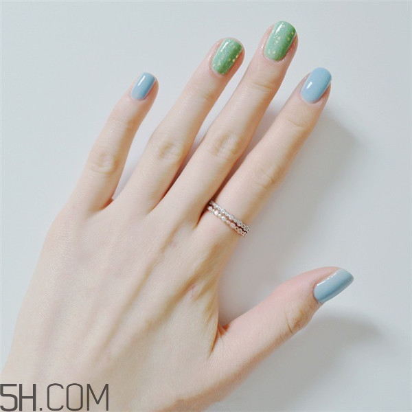 冬天美甲適合什么顏色？純色美甲跳色款式搭配圖