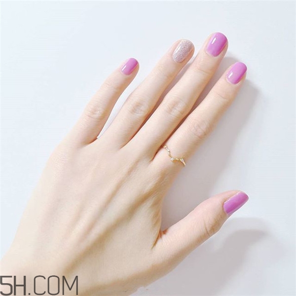 冬天美甲適合什么顏色？純色美甲跳色款式搭配圖