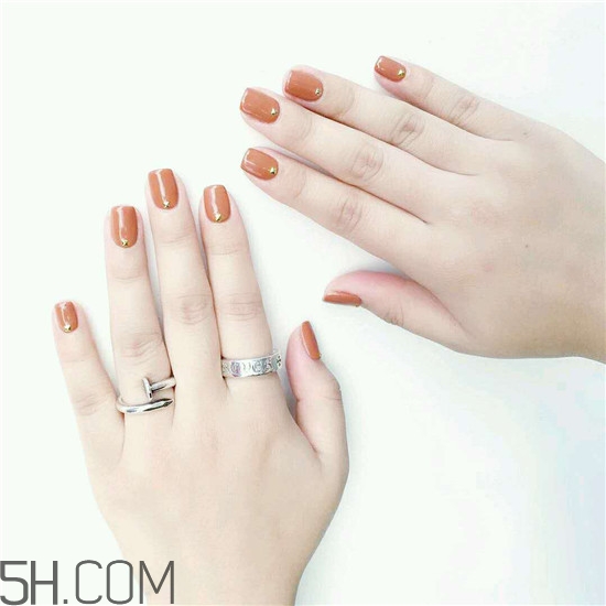 美甲店是怎么做指甲的？毛呢格子美甲教程圖解