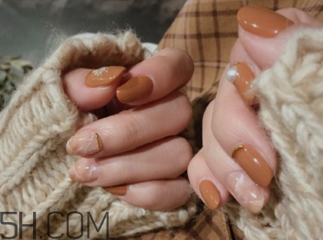 冬季美甲圖片焦糖色 涂指甲油的技巧和方法 冬季美甲圖片焦糖色 涂指甲油的技巧和方法