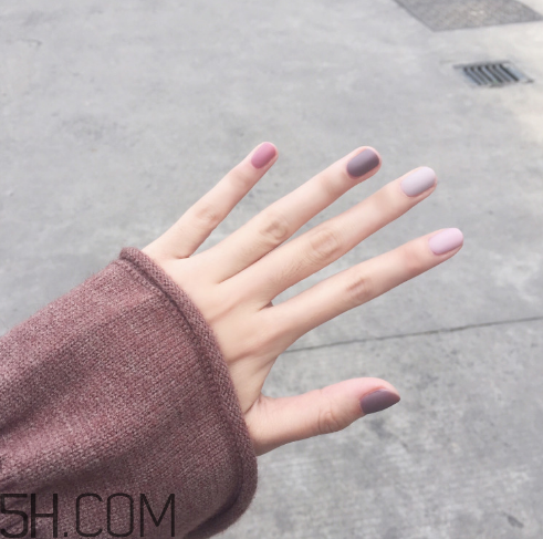 做磨砂美甲多少錢？卡通人物美甲教程步驟