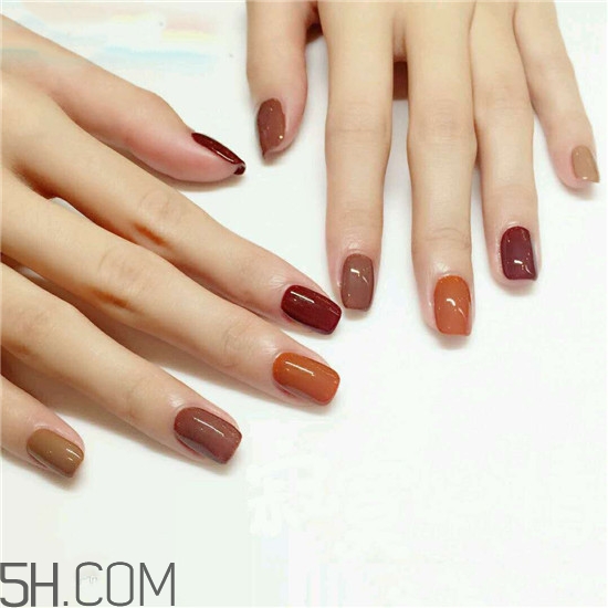冬季美甲圖片焦糖色 涂指甲油的技巧和方法 冬季美甲圖片焦糖色 涂指甲油的技巧和方法