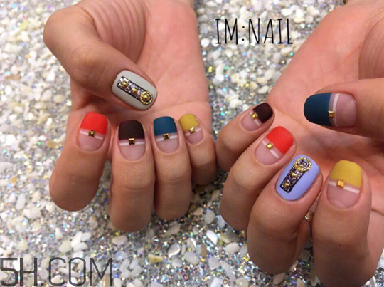 磨砂美甲圖片2018款式 簡(jiǎn)單的法式美甲圖片 磨砂美甲圖片2018款式 簡(jiǎn)單的法式美甲圖片