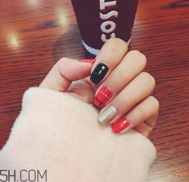 冬天美甲適合什么顏色？純色美甲跳色款式搭配圖