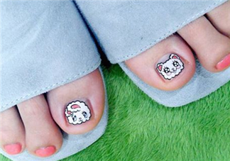 指甲油哪個(gè)牌子好？腳趾甲變色是怎么回事？