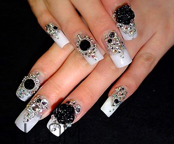 光療甲和甲油膠的區(qū)別 水晶甲和光療甲有什么區(qū)別 光療甲和甲油膠的區(qū)別 水晶甲和光療甲有什么區(qū)別