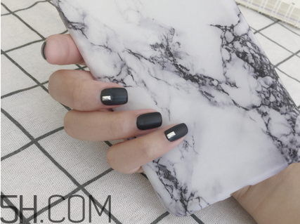 悅詩(shī)風(fēng)吟指甲油價(jià)格多少錢(qián)？美甲怎么快速卸掉？