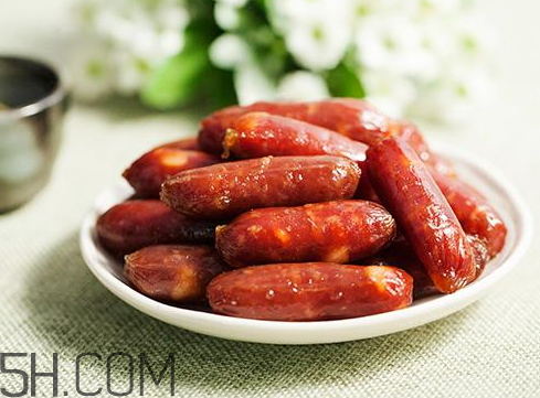 一根烤腸的熱量是多少 一根烤腸多少卡路里 一根烤腸的熱量是多少 一根烤腸多少卡路里