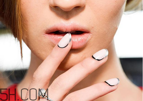 手黑適合做什么美甲好看？手膚色暗沉適合的指甲油