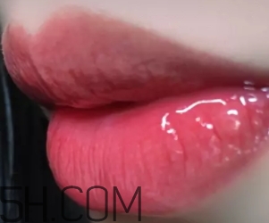 歐萊雅唇釉301和ysl唇釉12號(hào)斬男色對(duì)比