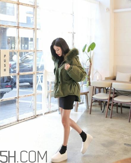 棉服搭配短裙好看嗎？棉襖搭配短裙圖片