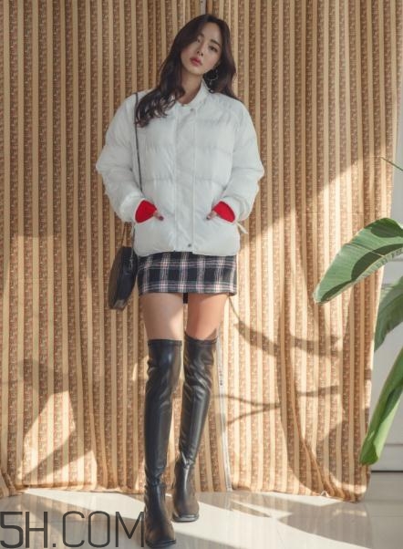 棉服搭配短裙好看嗎？棉襖搭配短裙圖片