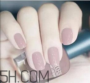 手黑適合做什么美甲好看？手膚色暗沉適合的指甲油