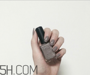 最簡單的法式美甲圖片 秋冬涂什么顏色的指甲油好看 最簡單的法式美甲圖片 秋冬涂什么顏色的指甲油好看