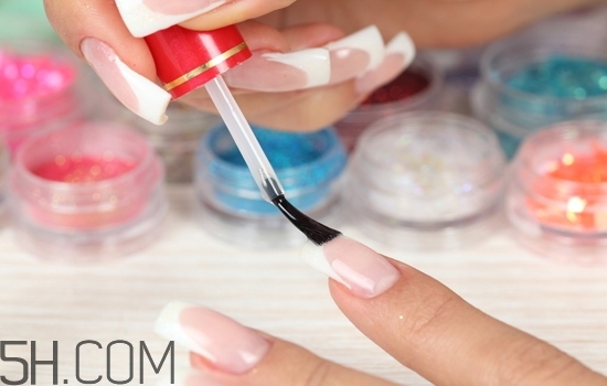 光療甲和水晶甲哪個(gè)好？什么是水晶甲？