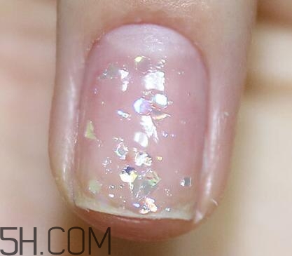 腳涂什么顏色指甲油好看？粉色四葉草貝殼美甲教程