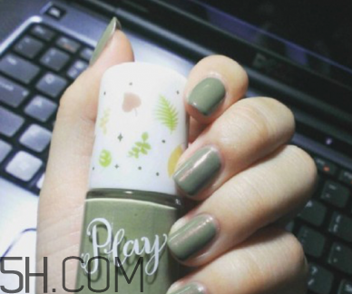 最簡單的法式美甲圖片 秋冬涂什么顏色的指甲油好看 最簡單的法式美甲圖片 秋冬涂什么顏色的指甲油好看