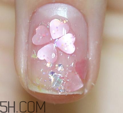 腳涂什么顏色指甲油好看？粉色四葉草貝殼美甲教程