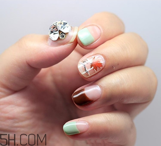 最簡單的法式美甲圖片 秋冬涂什么顏色的指甲油好看 最簡單的法式美甲圖片 秋冬涂什么顏色的指甲油好看