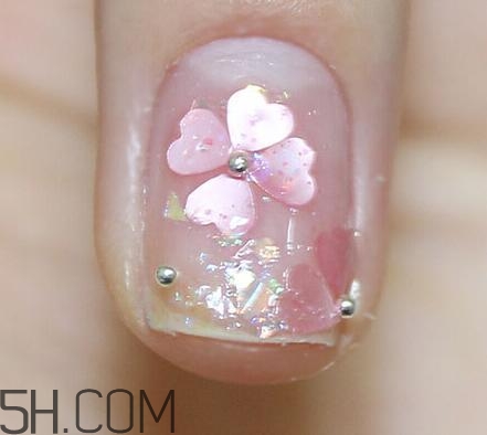 腳涂什么顏色指甲油好看？粉色四葉草貝殼美甲教程