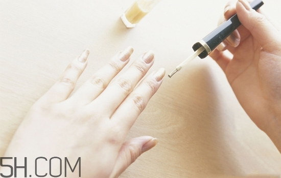 光療甲和水晶甲哪個(gè)好？什么是水晶甲？