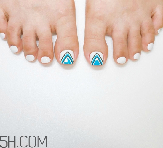 腳部個(gè)性美甲圖片大全 紅色腳指甲美甲圖片