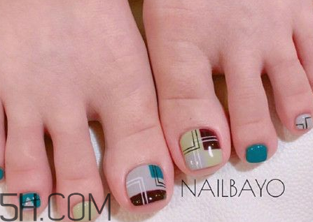 腳涂什么顏色指甲油好看？粉色四葉草貝殼美甲教程