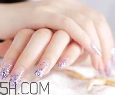 光療甲和水晶甲哪個好？什么是水晶甲？