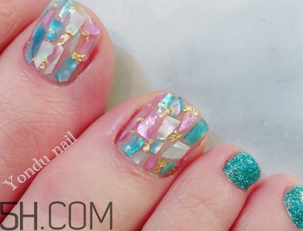 腳涂什么顏色指甲油好看？粉色四葉草貝殼美甲教程
