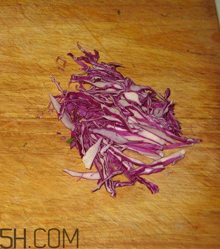 畸形果蔬營養(yǎng)價(jià)值更高？畸形果蔬是什么原因引起的？