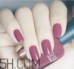 手黑適合做什么美甲好看？手膚色暗沉適合的指甲油