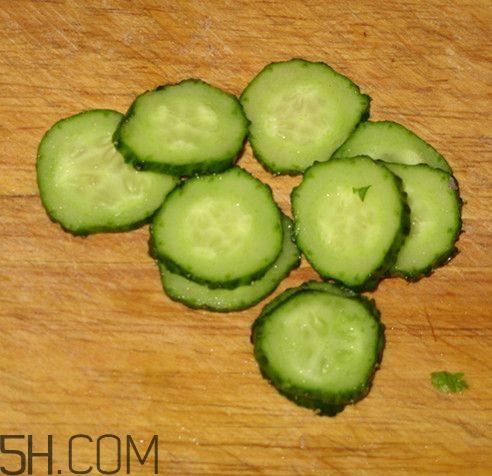 畸形果蔬營養(yǎng)價(jià)值更高？畸形果蔬是什么原因引起的？