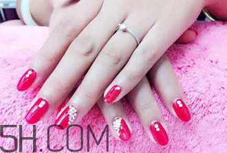 芭比膠是什么？指甲油怎么涂不掉色？