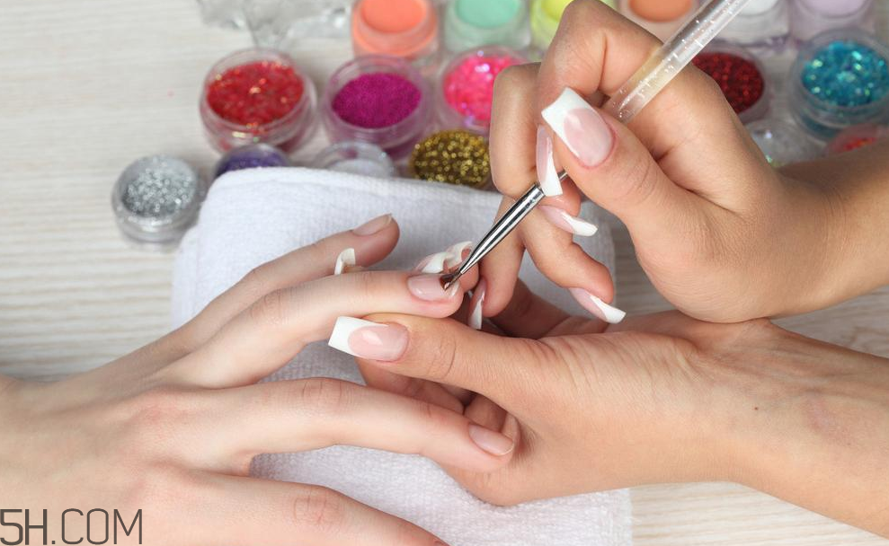 撕拉指甲油哪個牌子好？經常涂指甲油的危害