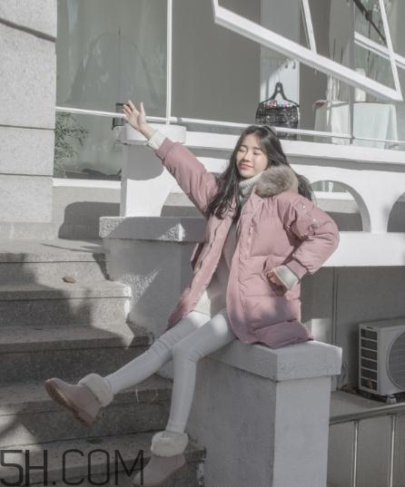 冬天穿白色褲子好看嗎？冬天白色褲子搭配圖片