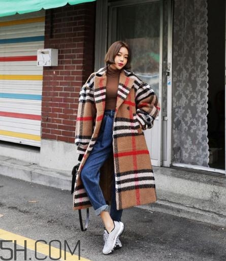 冬天穿牛仔褲配什么鞋子？冬天牛仔褲搭配鞋子圖片