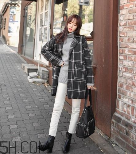 冬天白色褲子配什么鞋？冬天白色褲子搭配鞋子圖片