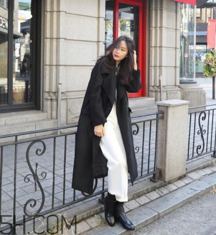 冬天白色褲子配什么鞋？冬天白色褲子搭配鞋子圖片