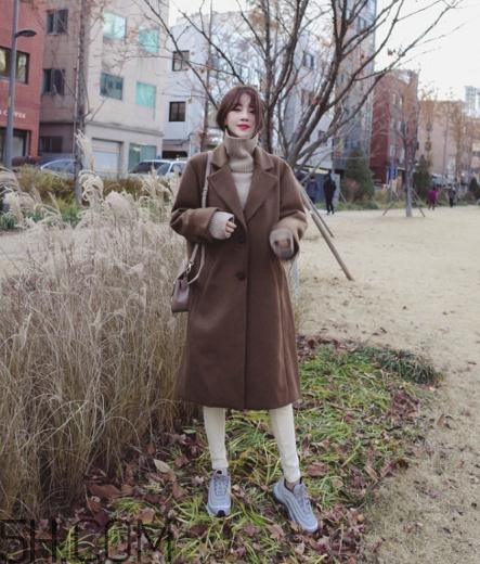 冬天白色褲子配什么鞋？冬天白色褲子搭配鞋子圖片