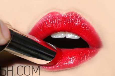 歐萊雅908是什么顏色？歐萊雅釉光唇膏固體唇釉908試色