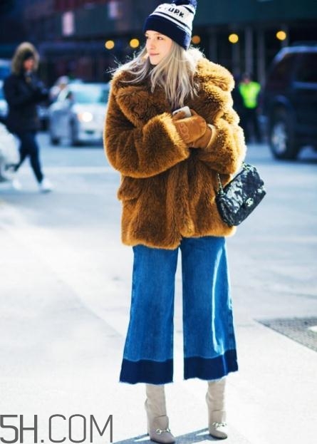 冬天牛仔闊腿褲配什么鞋子？冬天牛仔闊腿褲搭配鞋子圖