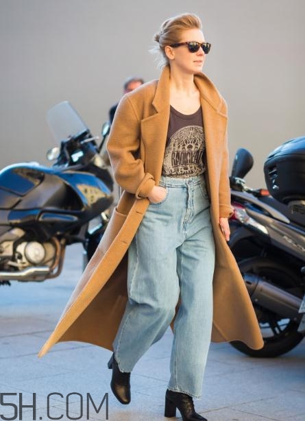 冬天牛仔闊腿褲配什么鞋子？冬天牛仔闊腿褲搭配鞋子圖