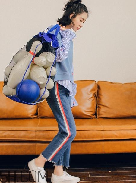 牛仔褲買(mǎi)回來(lái)要洗嗎？新買(mǎi)的牛仔褲怎么洗？