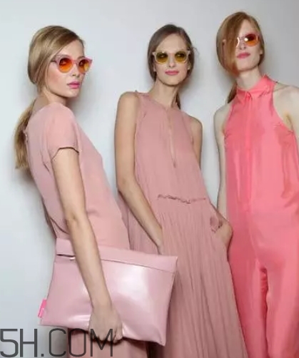 2018流行什么顏色衣服？2018流行衣服顏色搭配