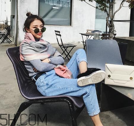 牛仔褲粘上502怎么辦？牛仔褲上的膠水怎么洗掉？