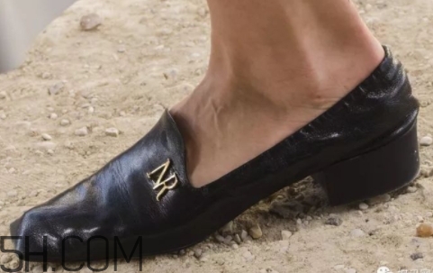 2018流行什么鞋子？2018流行鞋子搭配